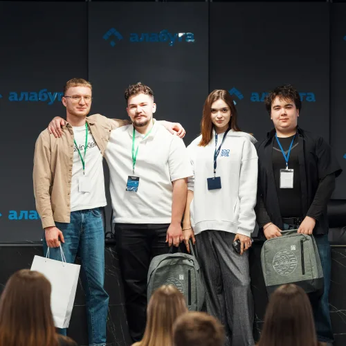 Участники программы вместе со специалистами